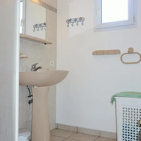Holiday home Maison Cosy Proche Plage Avec Jardin Clos Et Terrasse - Fr-1-224B-735